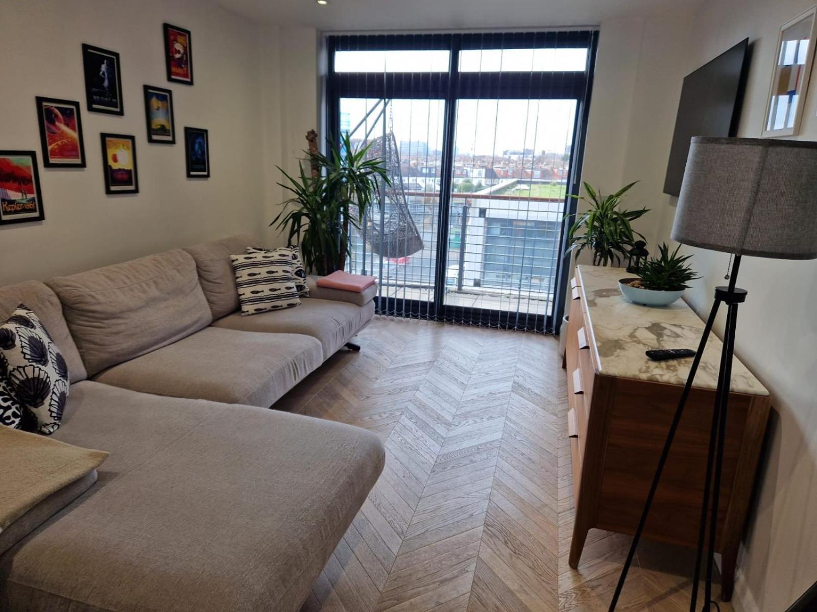 Cosy 1 Bedroom Apartment With Balcony Near Chiswick Londra Dış mekan fotoğraf