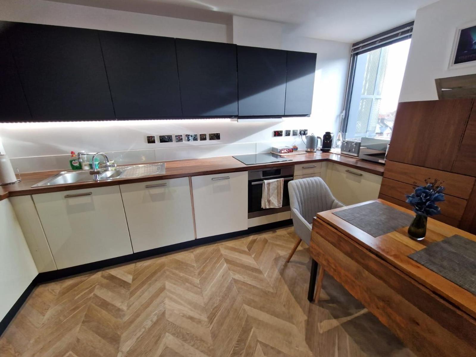 Cosy 1 Bedroom Apartment With Balcony Near Chiswick Londra Dış mekan fotoğraf