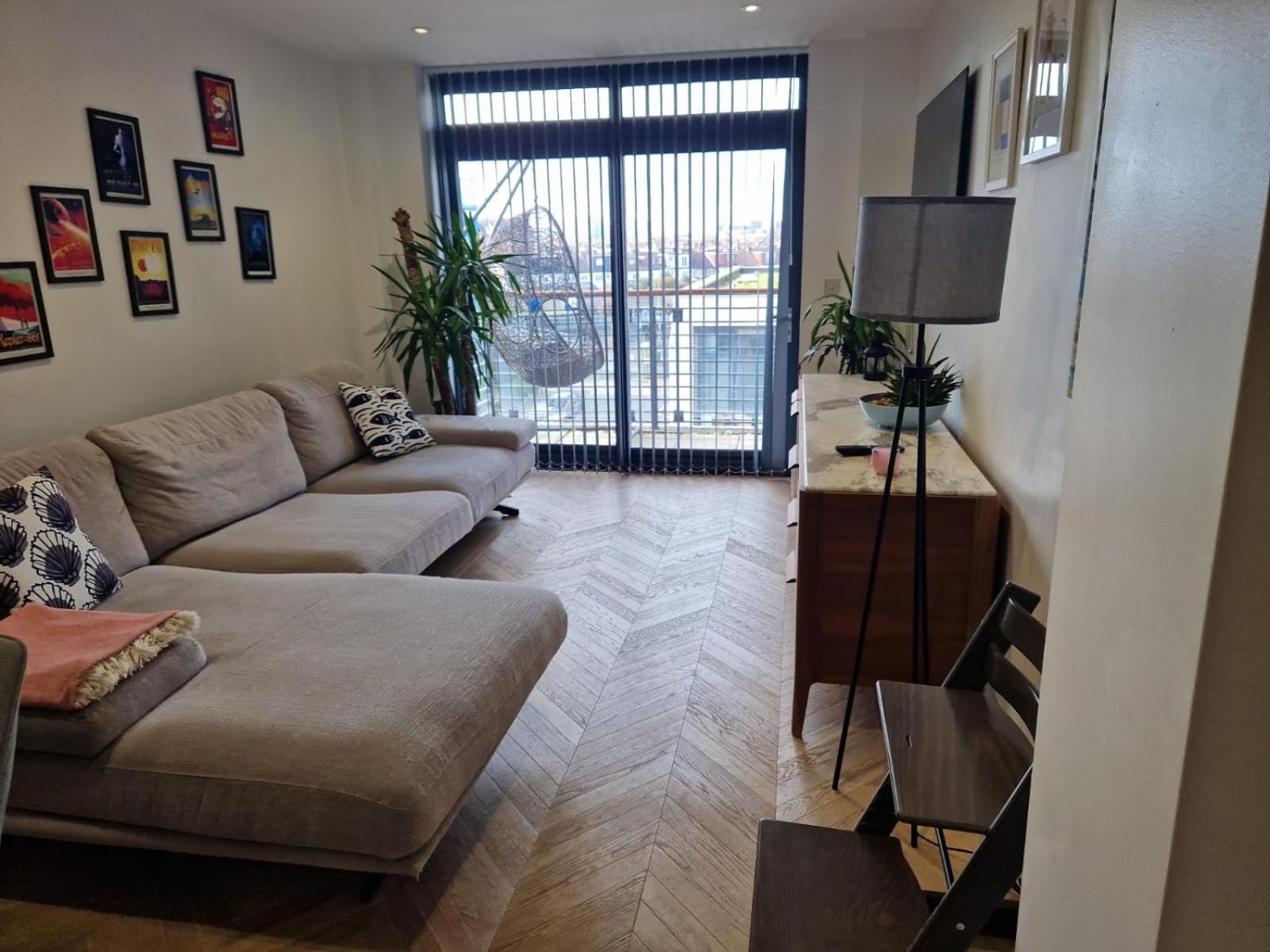 Cosy 1 Bedroom Apartment With Balcony Near Chiswick Londra Dış mekan fotoğraf